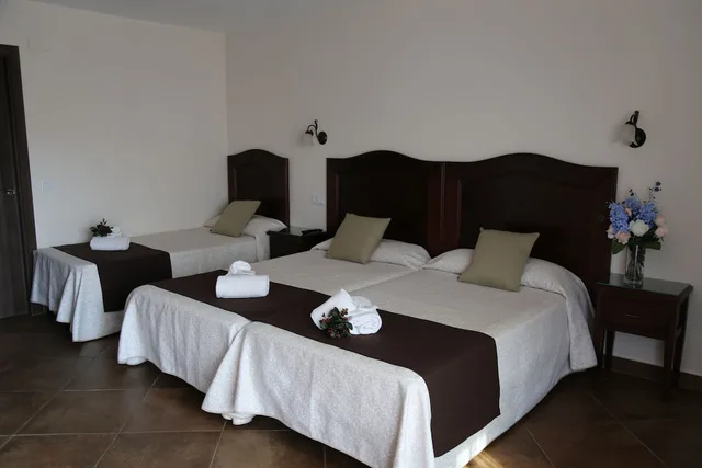 غرفة ثلاثية بثلاثة أسرّة بشرفة، Hotel Arcos de Montemar 2/4