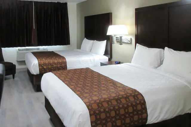 Standard, 2 Queen Beds, Econo Lodge Umatilla Columbia River Area 4/6