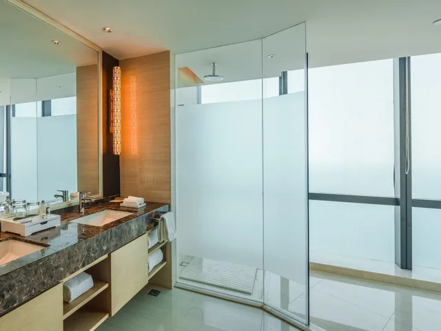 غرفة تنفيذية ركنية بسريرين مزدوجين، Hilton Yantai 4/5