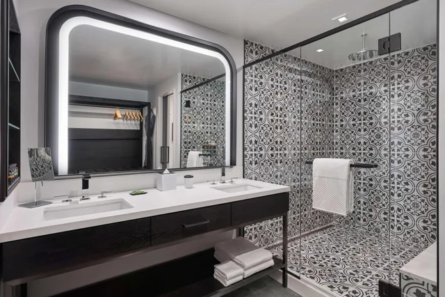 Suite, King Bed, Riverwalk View، Canopy By Hilton San Antonio Riverwalk 2/2