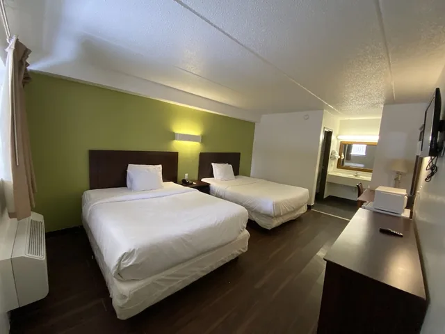 غرفة قياسية بسريرين كوين، Travelodge Cleveland/Willoughby 2/9