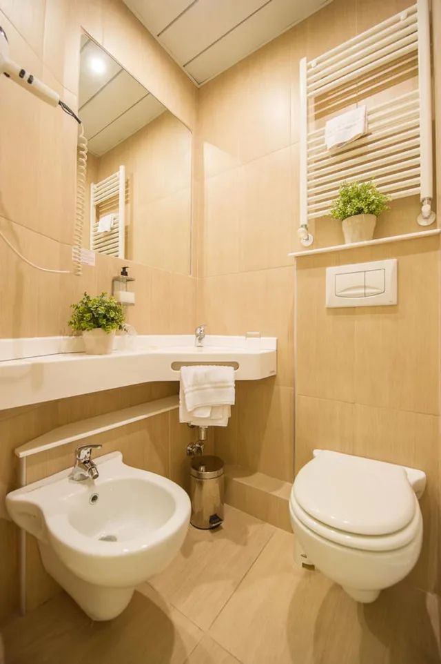 غرفة كومفورت بسرير كينج، Torino Hotel 4/5