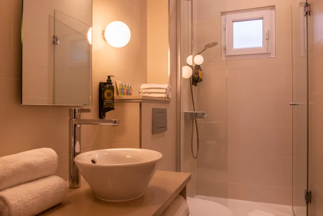 غرفة قياسية ثلاثية، Hotel Yllen Eiffel 7/8