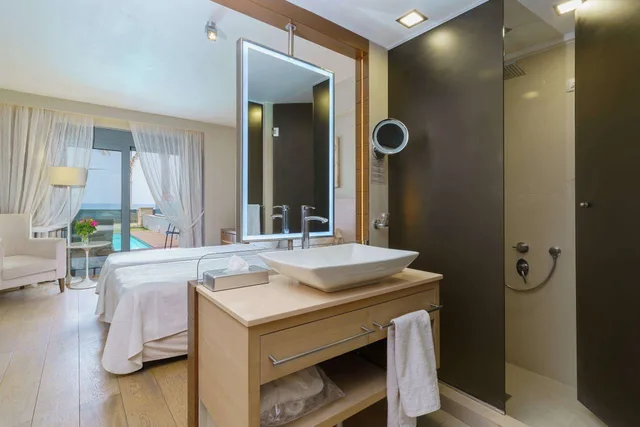غرفة سوبيريور بسريرين منفصلين بإطلالة على البحر بمسبح خاص، Aegean Pearl 5/5