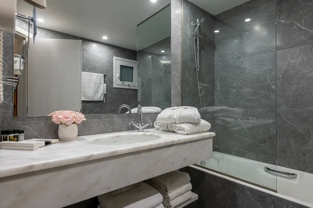 غرفة ثلاثية بإطلالة، Astor Hotel 4/4