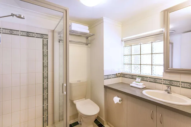 غرفة بريميير بسرير كوين وسرير فردي، Best Western Olde Maritime Motor Inn 5/5