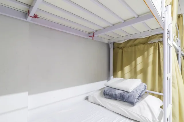Bed in 18 Bed Male Dormitory B، ARK Hostel City Center Manila 1/5