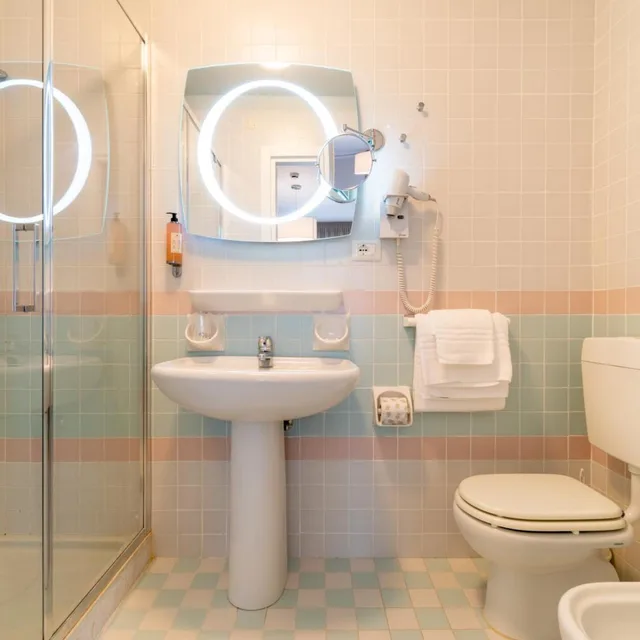 غرفة عائلية بسرير مزدوج، Continental B&B City Hotel 8/9
