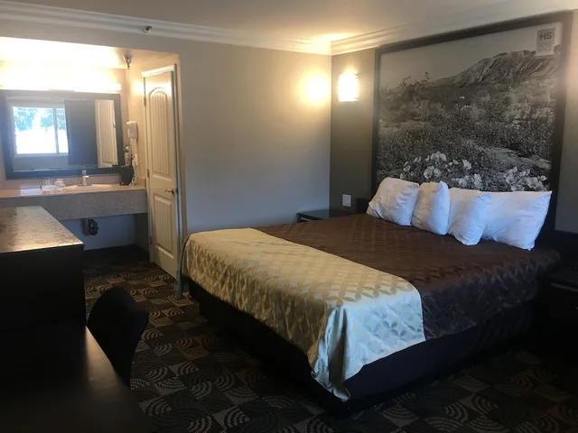 غرفة كومفورت بسرير كينج، Hotel Seville 3/8