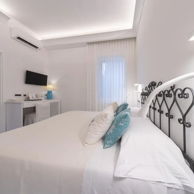 Standard, Double Bed, No Sea View، Hotel Aurora Amalfi 2/10