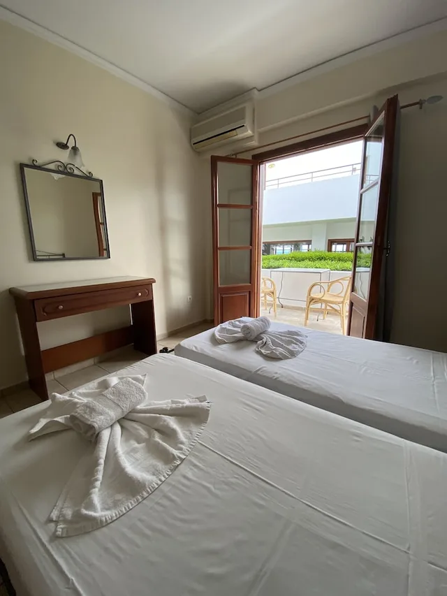 جناح بسريرين منفصلين بإطلالة على الحديقة مع أريكة، Amazones Village Suites 1/2