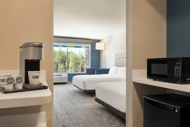 Suite, 2 Queen Beds, Bathtub, Accessible, Holiday Inn Express & Suites Rhinelander, an IHG Hotel 5/7