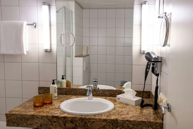 غرفة عائلية بسرير كوين مع أريكة بمطبخ صغير، Best Western Conference Airporthotel Frankfurt-Moerfelden 10/10