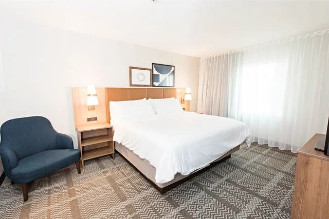 جناح بسرير كينج وسريرين كوين بغرفتي نوم بمطبخ، Staybridge Suites Denver North Thornton 1/4