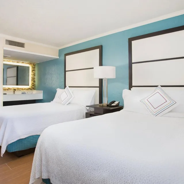 جناح بسريرين مزدوجين بغرفة نوم واحدة مع أريكة، Fairfield Inn And Suites Key West 1/2