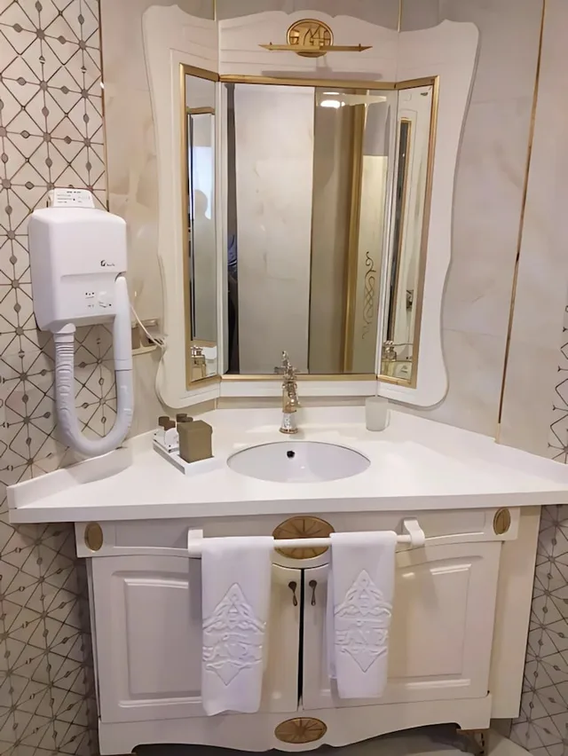 غرفة ديلوكس بسرير مزدوج بشرفة، HOTEL EMIRHAN PALACE 2/2