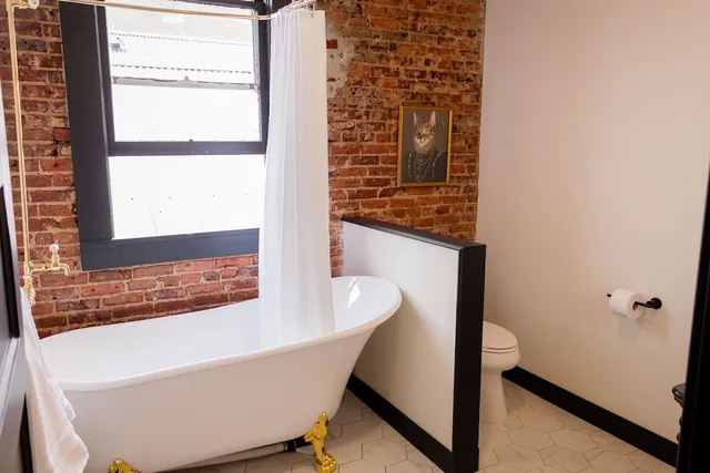 Deluxe, Single, King Bed, City View, Speakeasy Suites 5/5