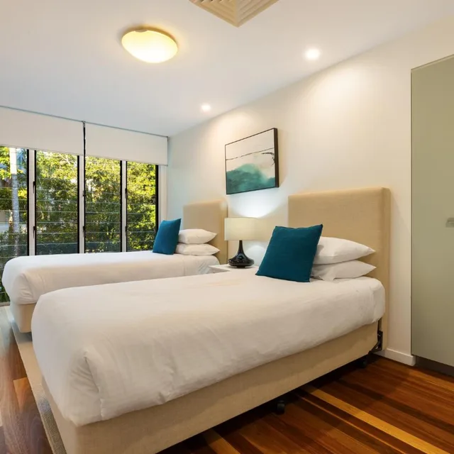 3 Bedrooms, Bay, Penthouse، East on Byron 2/8