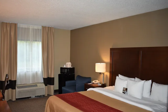 غرفة قياسية بسرير كينج، Comfort Inn Bordentown Near NJ Turnpike 1/8