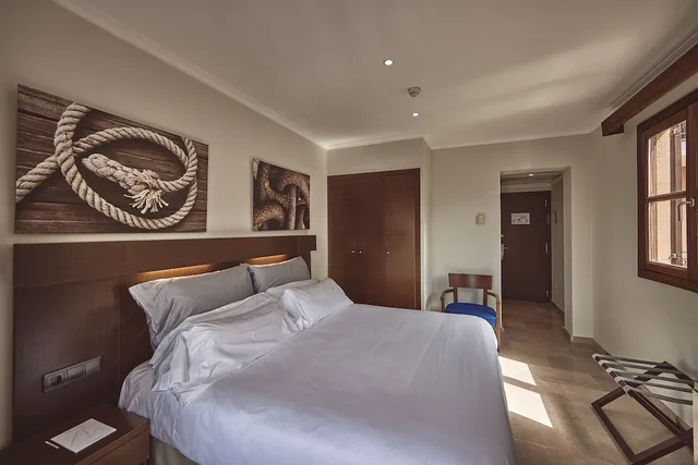 غرفة كومفورت بسرير مزدوج بإطلالة على البحر بشرفة، Hotel Maristel - Adults Only 3/10