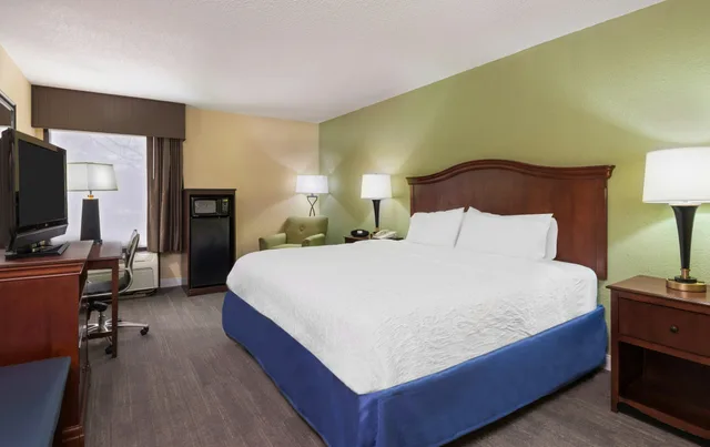 Standard, King Bed, Hampton Inn Raleigh/Cary 2/4