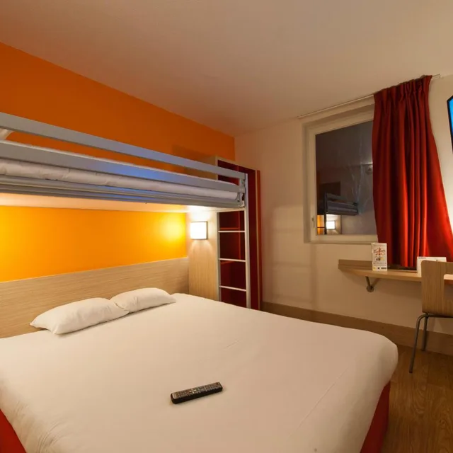 غرفة ثلاثية بسرير مزدوج وسرير فردي، Hotel Premiere Classe Sens Nord Saint Clement 1/10