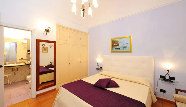 غرفة ديلوكس بسرير كوين بإطلالة على البحر، Hotel Villa Annalara 9/10