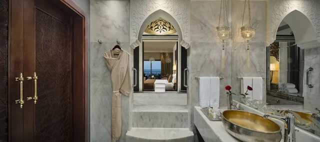غرفة سوبيريور عائلية بسريرين مزدوجين بشرفة، Jumeirah Zabeel Saray Dubai 2/3