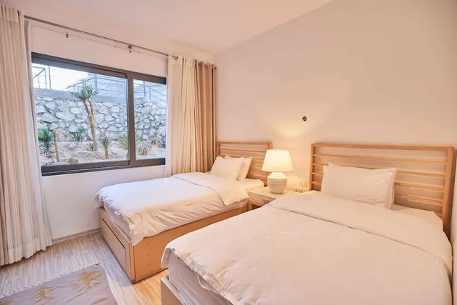 فيلا فاخرة بسريرين منفصلين وسرير كينج بإطلالة على البحر بغرفتي نوم بمطبخ، VESTA Wadi Jebal Residence 1/3