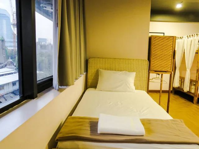 Private, Female Only, 5 Beds, 2 Bunk Beds, External Bathroom، METRO PRATUNAM BOUTIQUE HOTEL 3/3
