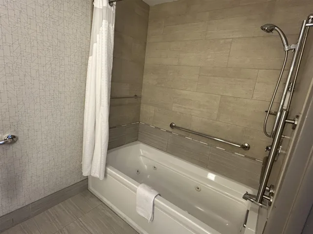 غرفة بسرير مزدوج لذوي الإعاقة، Best Western Roslyn-Long Island Hotel 2/2
