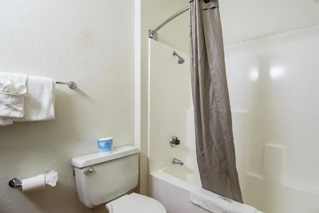 غرفة قياسية بسريرين مزدوجين بمطبخ صغير، Studio6 Cypress, CA 7/9