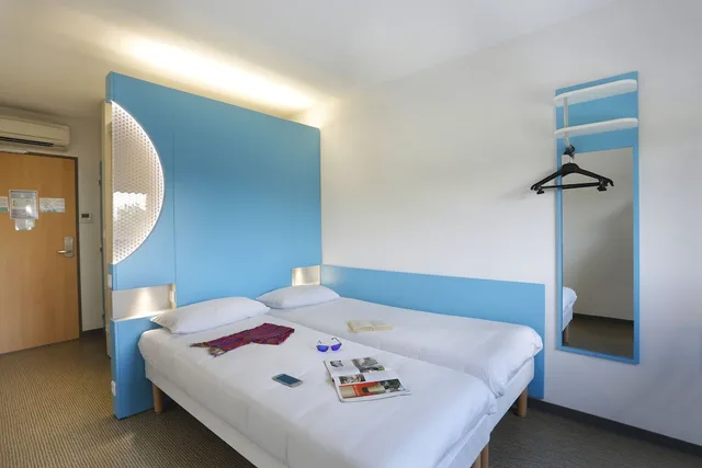 غرفة قياسية بسريرين منفصلين، First Inn Blois 1/4