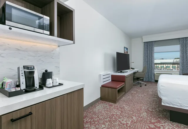 غرفة بسرير كينج لذوي الإعاقة، Hilton Garden Inn Dallas/Arlington 4/6