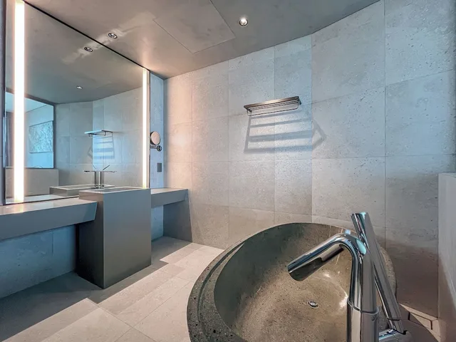 Deluxe, King Bed, Ocean Front, Bathtub، M Hotel Danang 4/4