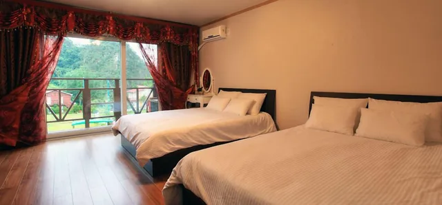 Superior, 2 Queen Beds, Heidi Pension G House 5/10