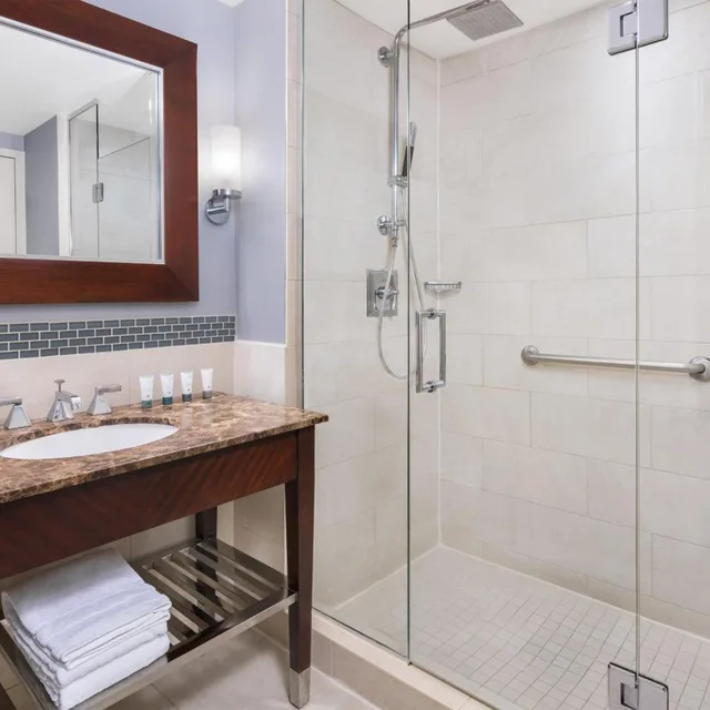 غرفة بسريرين مزدوجين بإطلالة على المدينة، The Westin Washington National Harbor 7/13