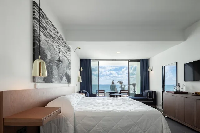 Premium, King Bed, Sea View, Almyra 3/10