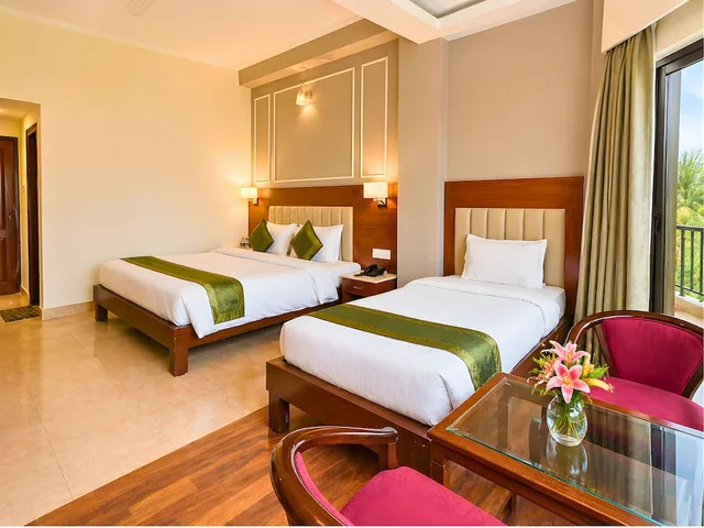 Superior, Triple, 1 Queen and 1 Single Bed, Balcony, Garden Access، Riverside Resort 3/8