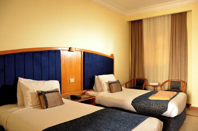 Standard, King and Twin Beds, Pool View, Dive Inn Resort 4/6