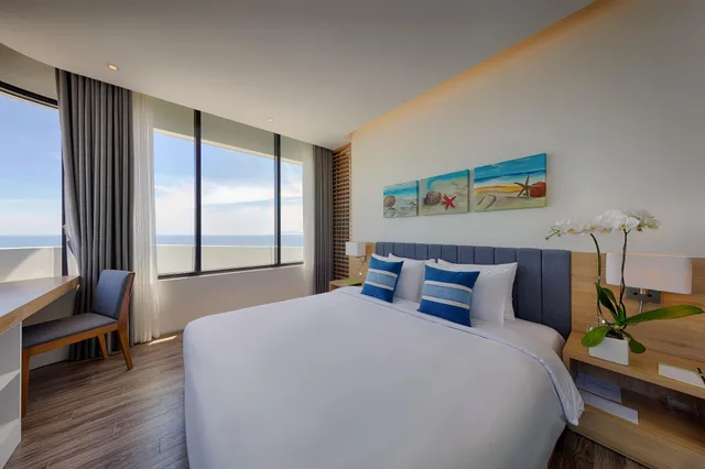 جناح عائلي بسرير كينج وسرير بطابقين بإطلالة على البحر، Parosand Danang Hotel 2/3