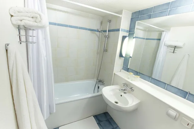 غرفة قياسية بسرير مزدوج وسرير فردي، Campanile Bordeaux Ouest Le Bouscat 3/3