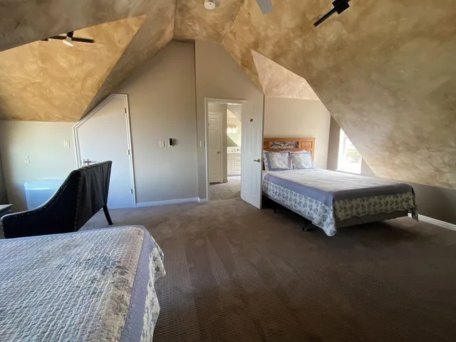 جناح بسرير كينج وسريرين كوين وسرير فردي بغرفتي نوم، Skyridge Inn Bed & Breakfast 1/5