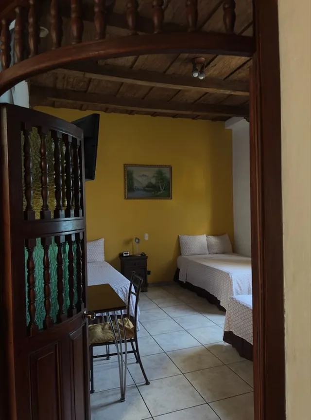 غرفة ثلاثية بسريرين مزدوجين، Villa Florencia Centro Hotel 1/1