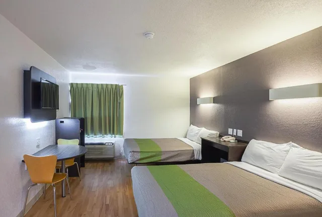 2 Full Beds - Non-Smoking, Kitchen، Studio6 Alexandria, LA 2/9