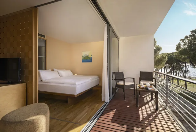 غرفة سوبيريور بسرير كوين بإطلالة على الحديقة بشرفة، Falkensteiner Hotel Adriana 3/8