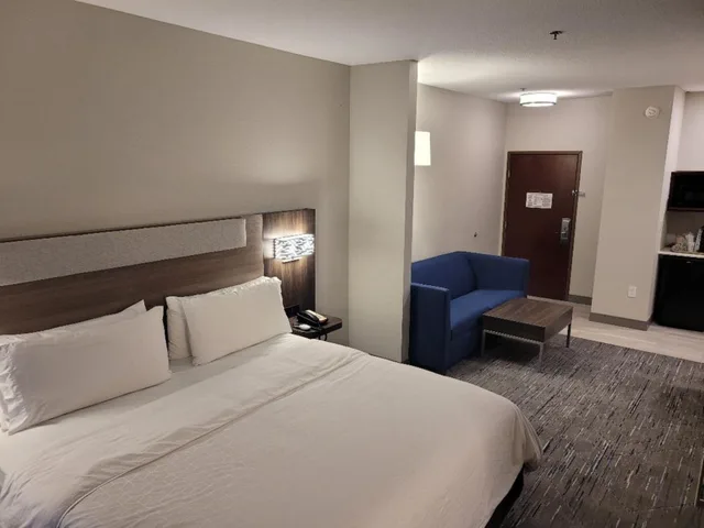 غرفة بسرير كينج، Holiday Inn Express Hotel And Suites Starkville 1/6