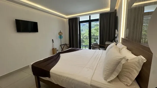 Signature, Mountain, Standard, King Bed, Garden and Mountain View, Coral Strand Smart Choice 8/10