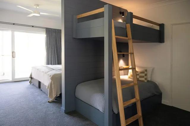 غرفة عائلية بسرير كينج وسرير بطابقين، BELLINGEN VALLEY LODGE 2/3