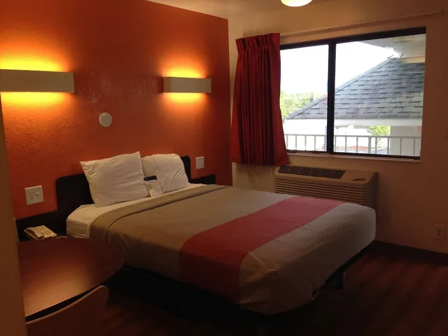 غرفة قياسية بسرير كوين للمدخنين لذوي الإعاقة، Motel6 Bessemer, AL - Birmingham 3/8
